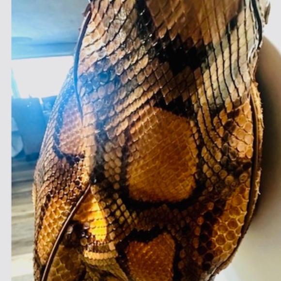 Gucci Large Sukey Python Leather!!! EXCELLENT CONDITION!! AMAZING PRICE!!!! - Picture 14 of 16